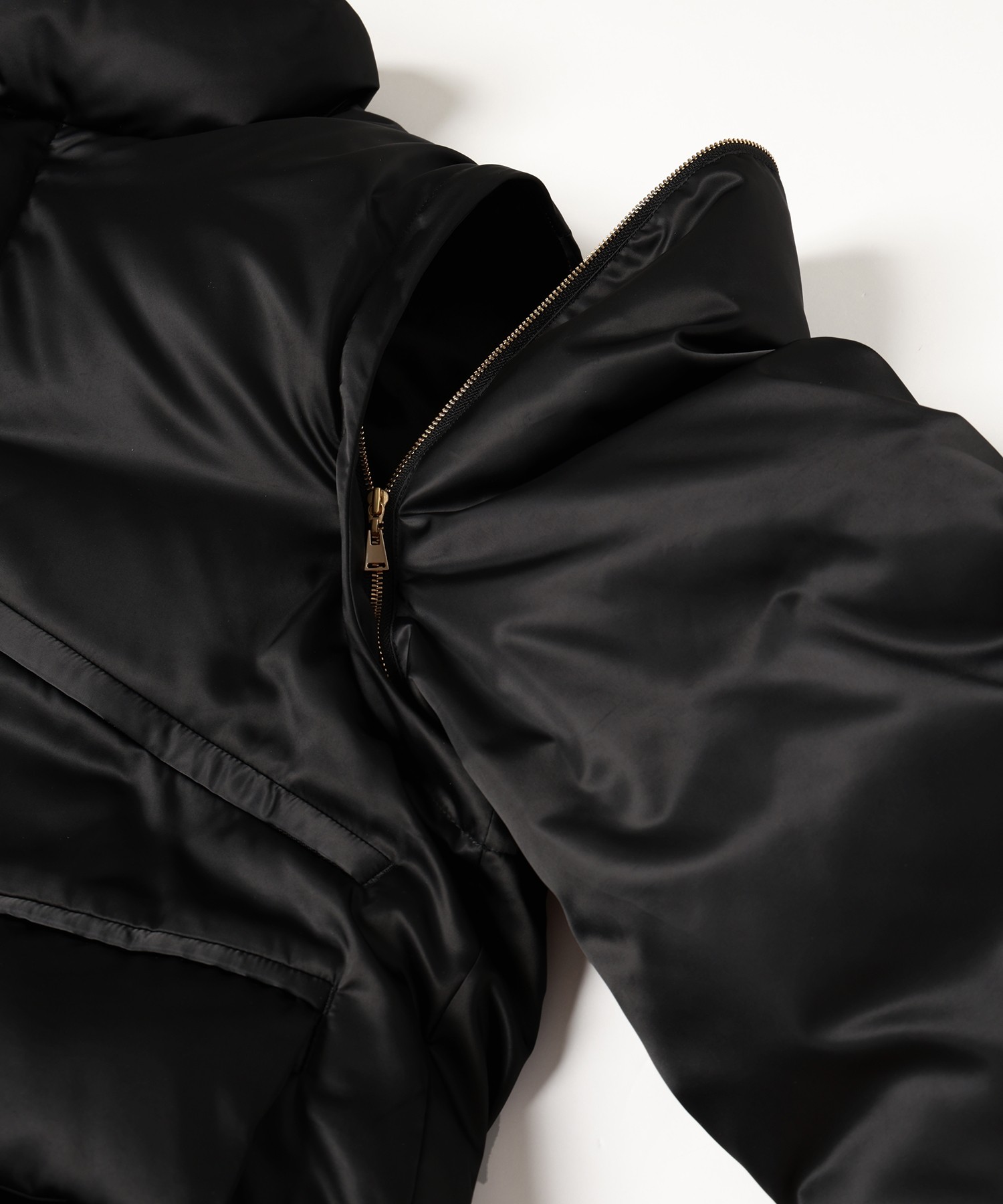 High Count Taffeta Removable Sleeve Down Jacket