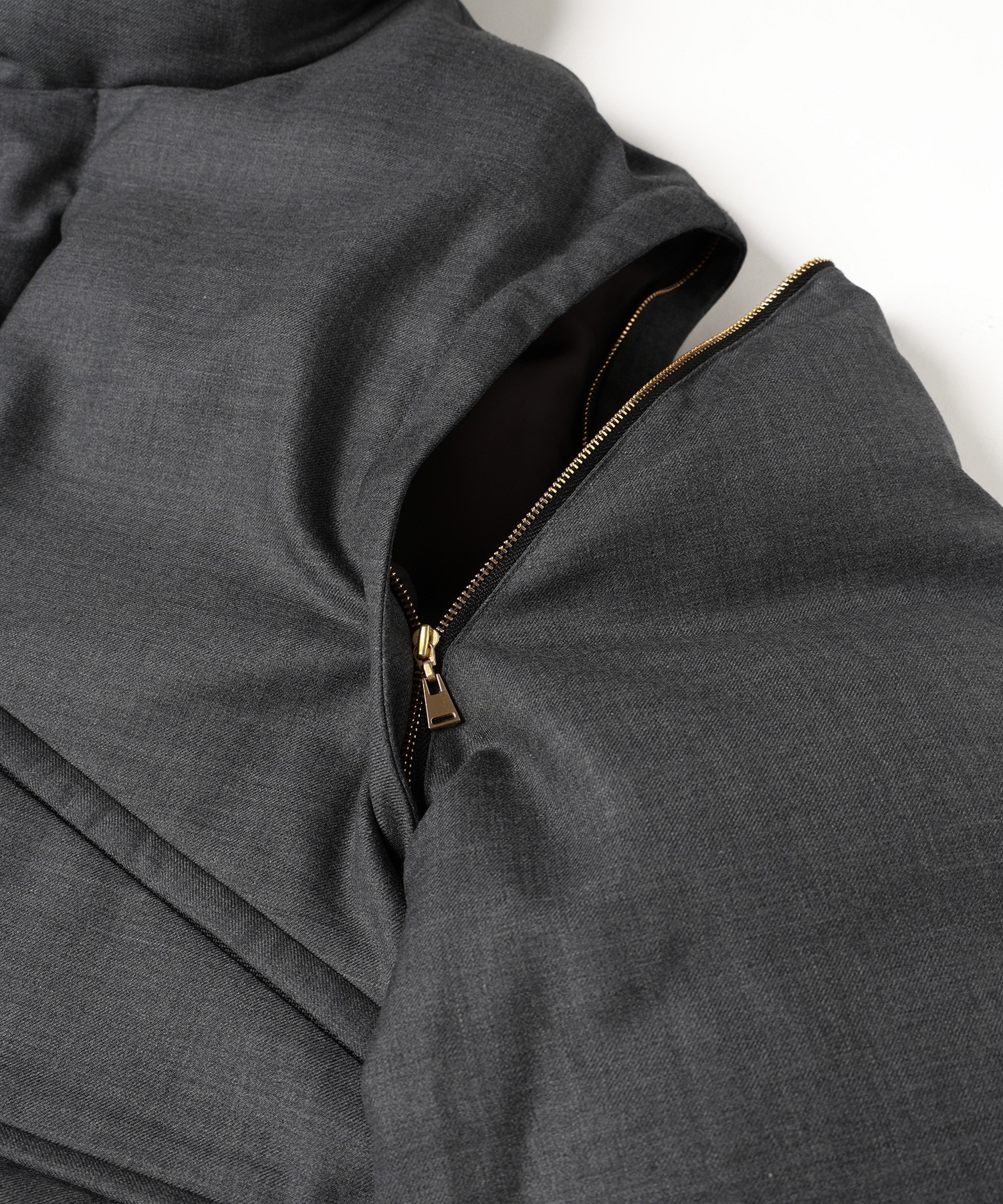 High Count Twill Removable Sleeves Down Jacket