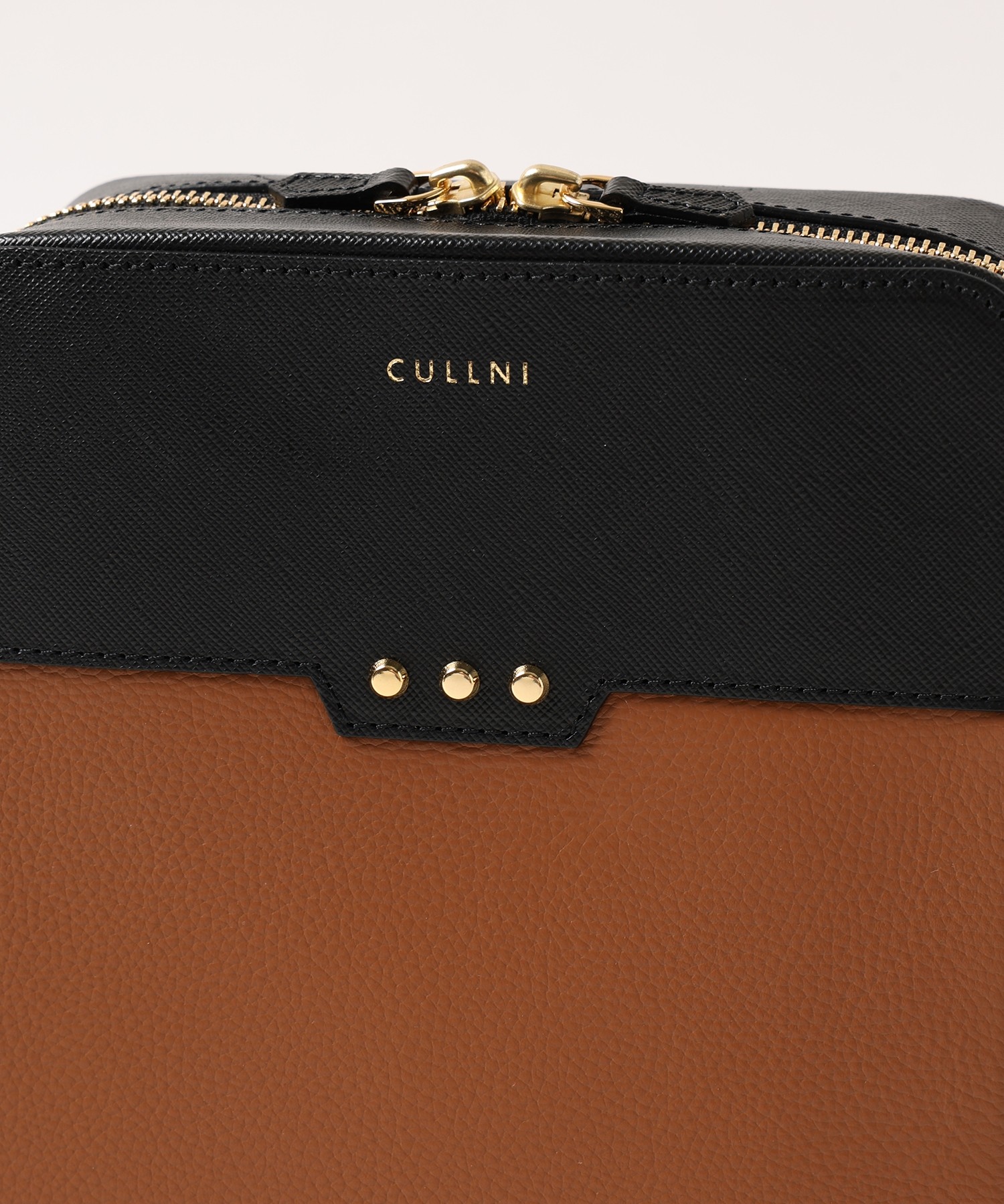 Square leather shoulder bag