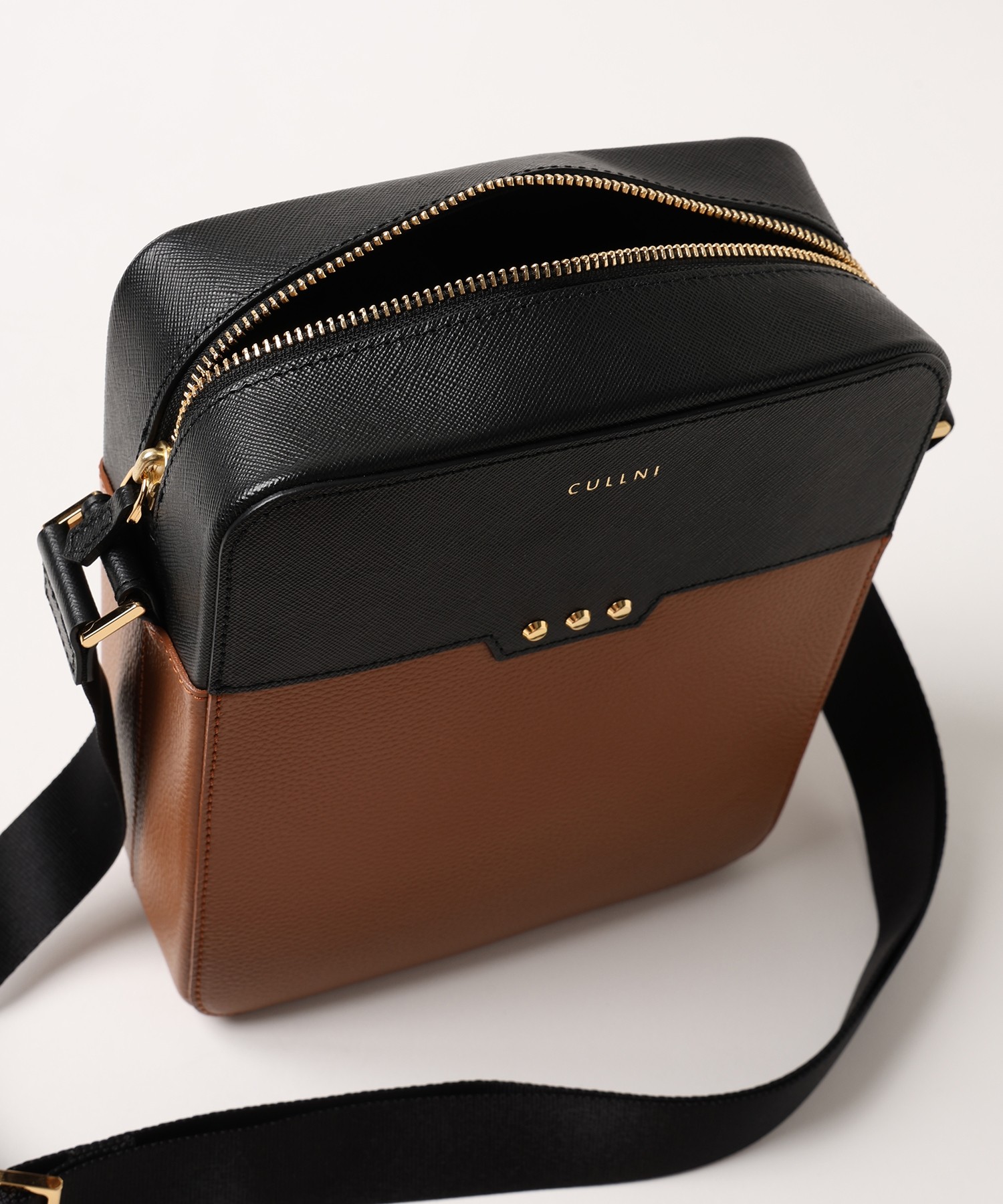 Square leather shoulder bag