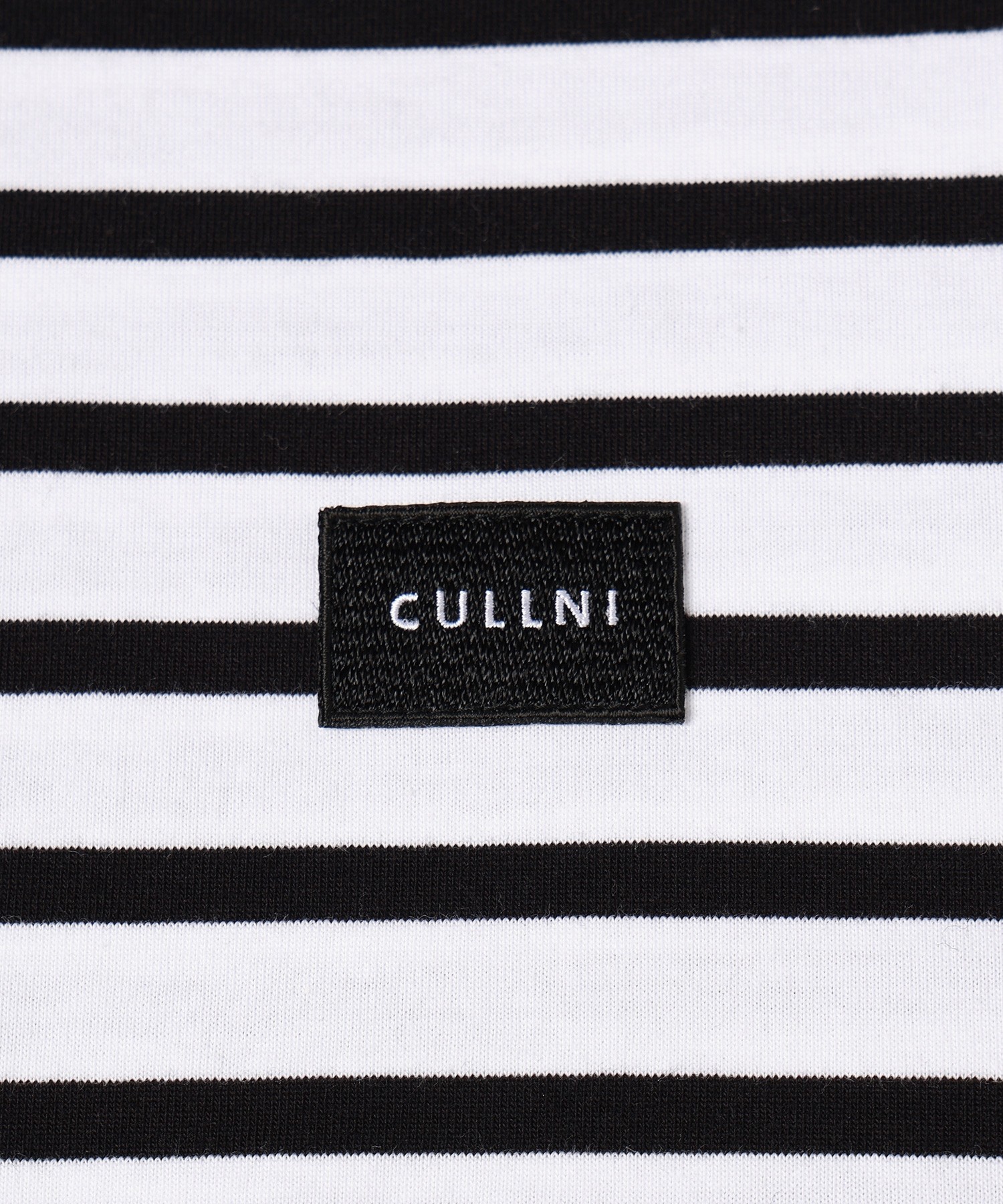 The Basic Embroidery Patch Short Sleeve Border Pullover