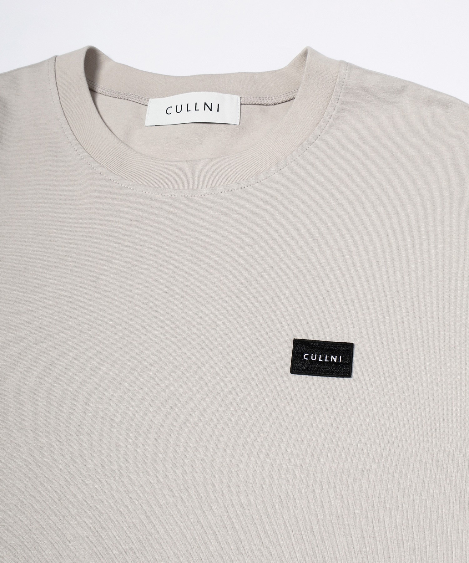 CULLNI Embroidery Patch Short Sleeve Pullover