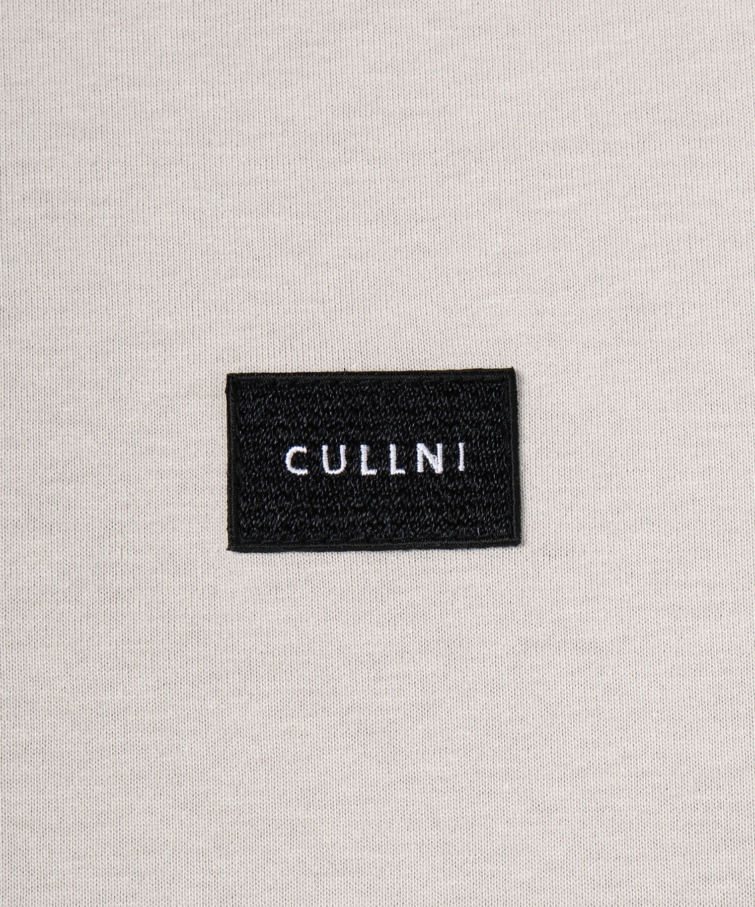 CULLNI Embroidery Patch Short Sleeve Pullover